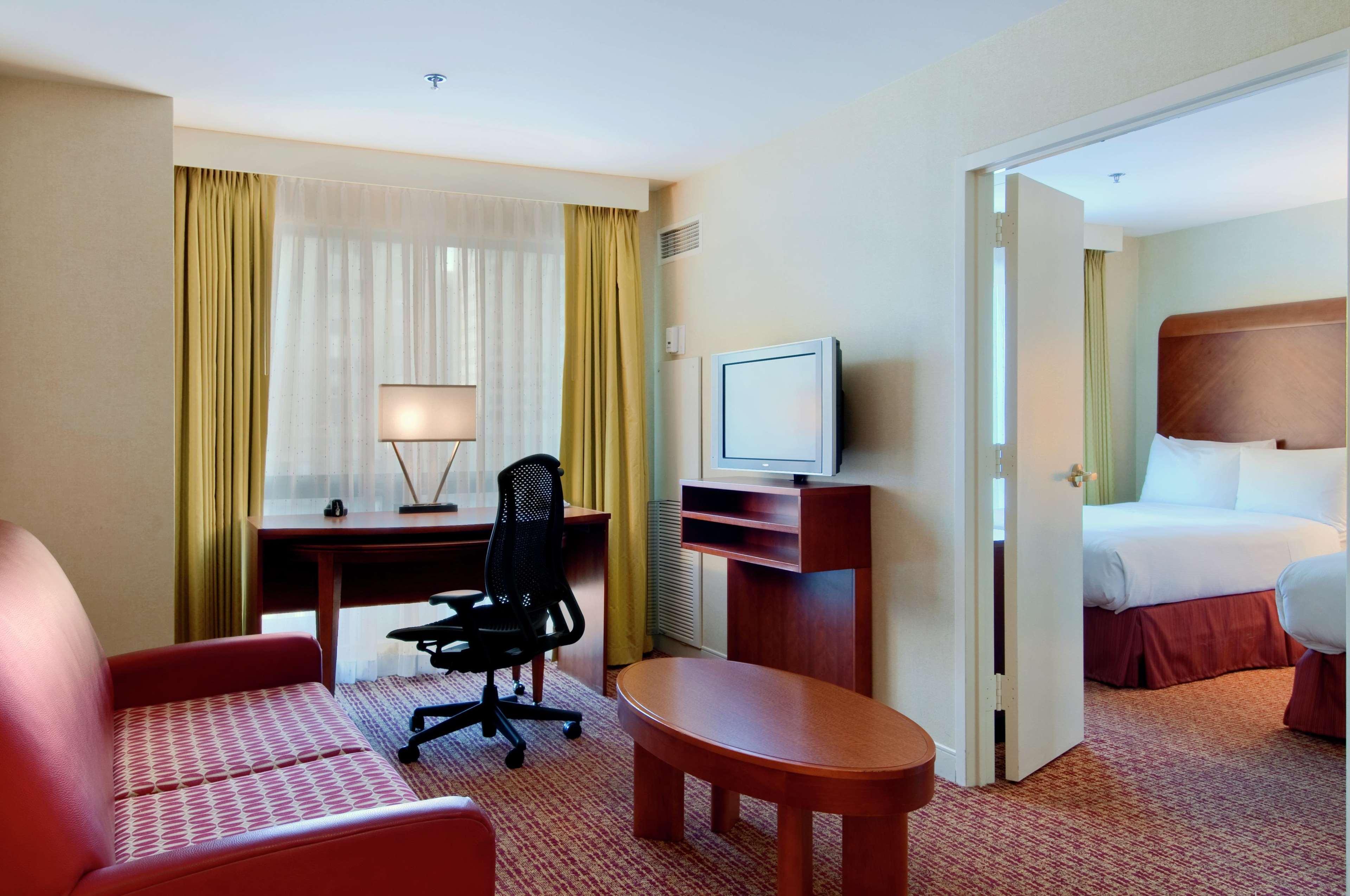 ฮิลตัน ชิคาโก แมคนิเซนต์ ไมล์ สวีท Hotel ภายนอก รูปภาพ
