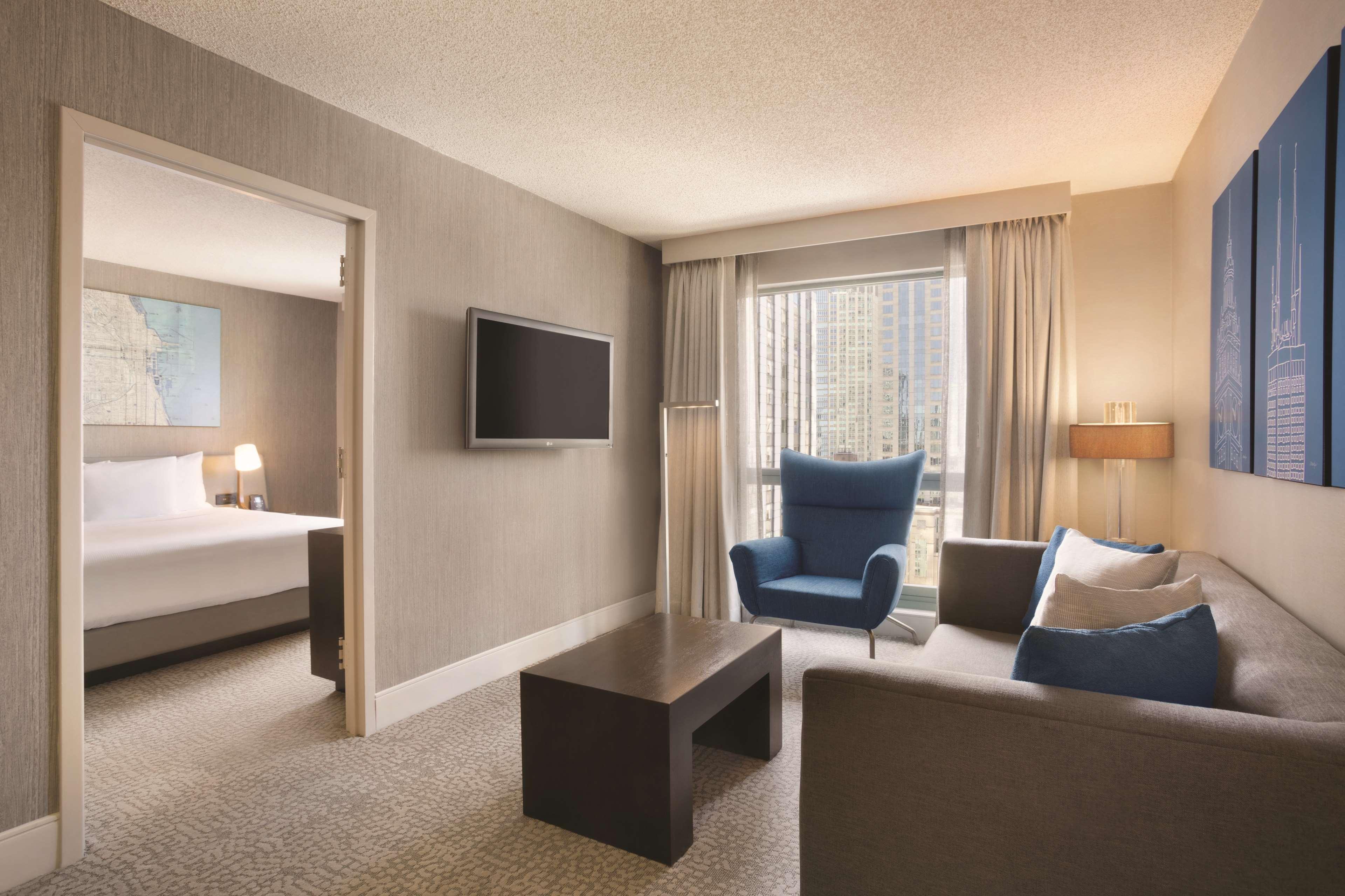 ฮิลตัน ชิคาโก แมคนิเซนต์ ไมล์ สวีท Hotel ภายนอก รูปภาพ