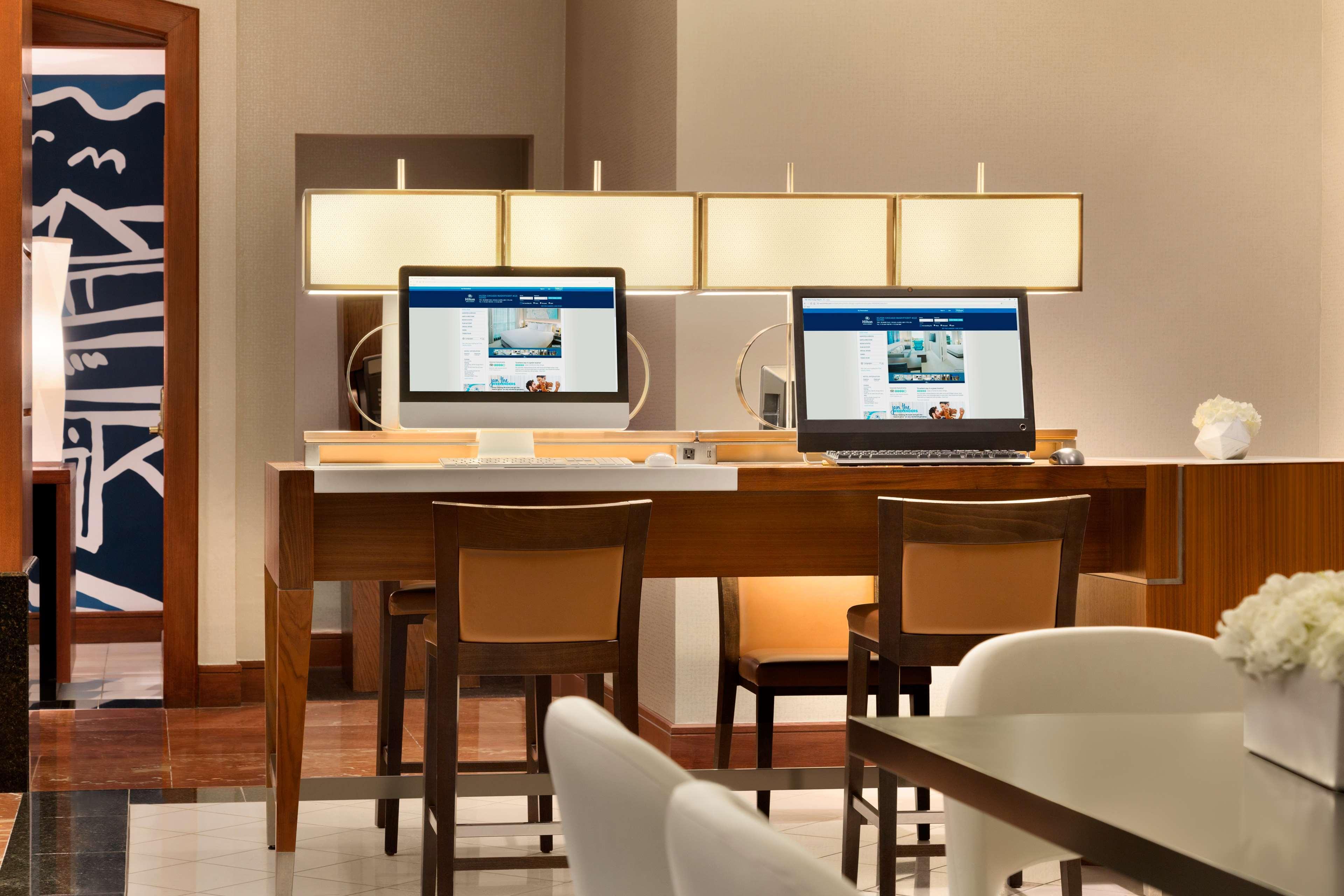 ฮิลตัน ชิคาโก แมคนิเซนต์ ไมล์ สวีท Hotel ภายนอก รูปภาพ